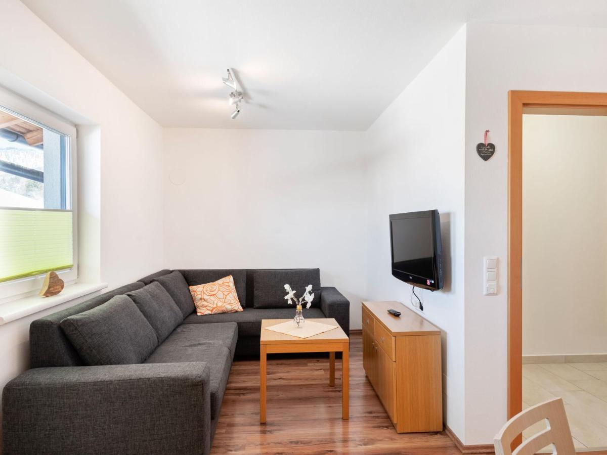 Elegant Apartment In Saalfelden With Balcony Eksteriør billede