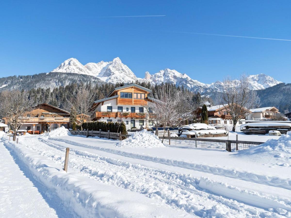 Elegant Apartment In Saalfelden With Balcony Eksteriør billede