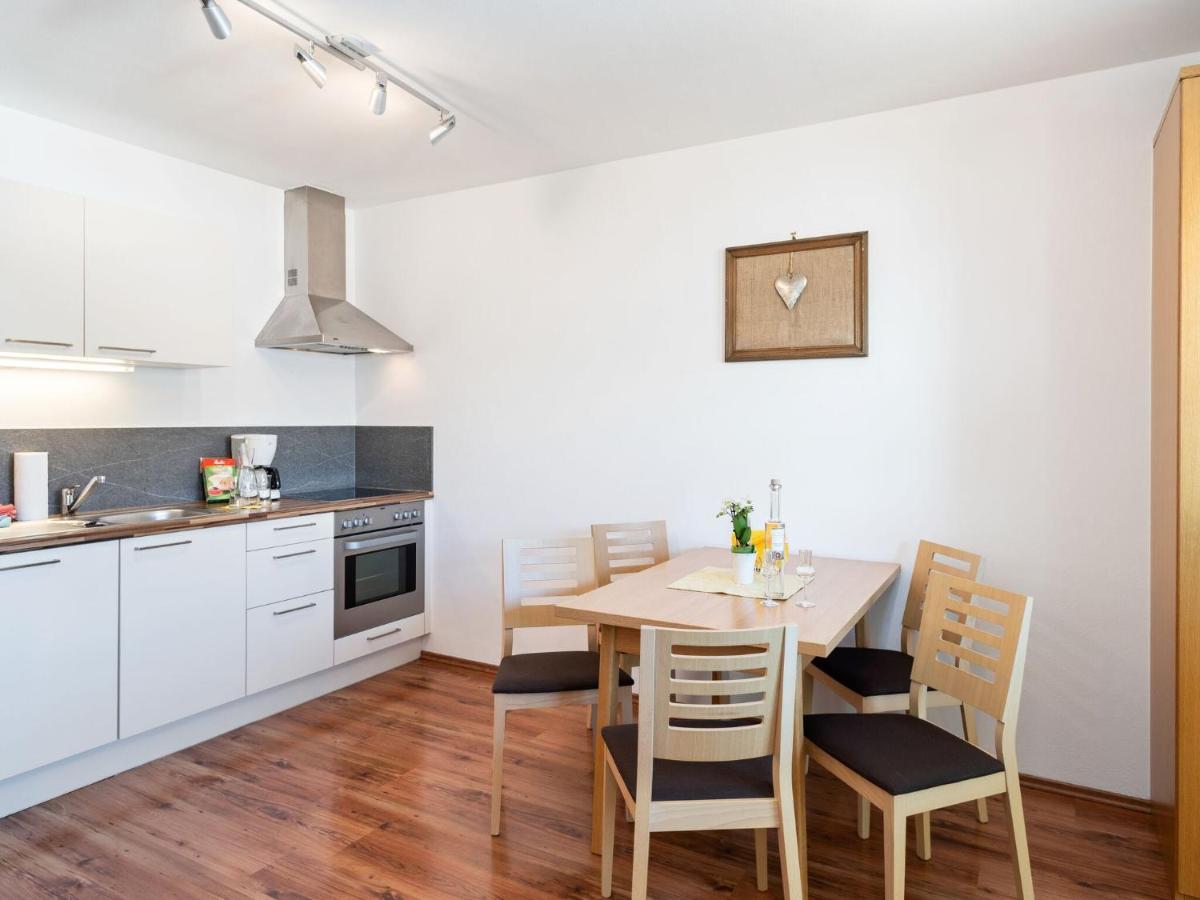 Elegant Apartment In Saalfelden With Balcony Eksteriør billede