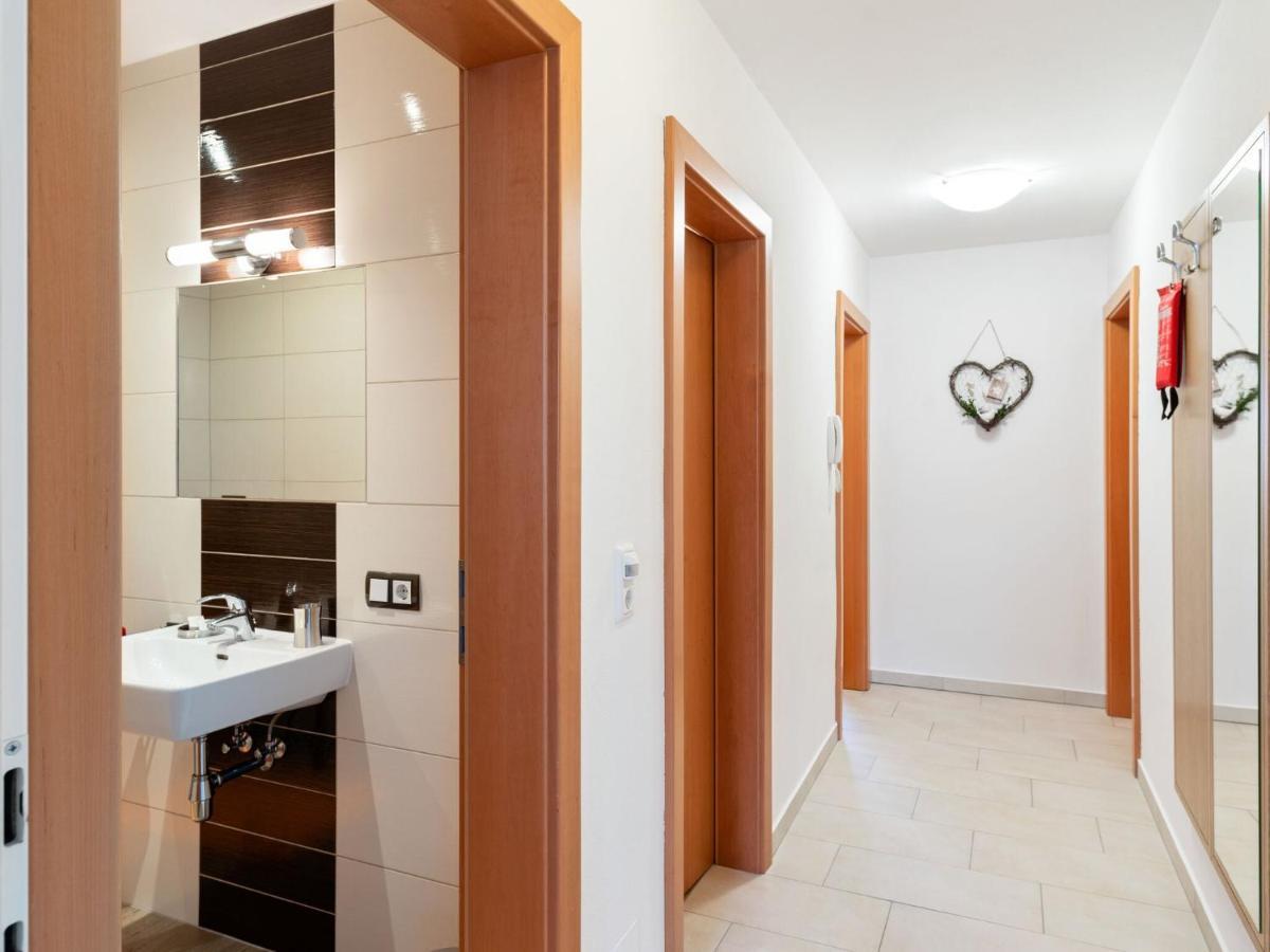 Elegant Apartment In Saalfelden With Balcony Eksteriør billede