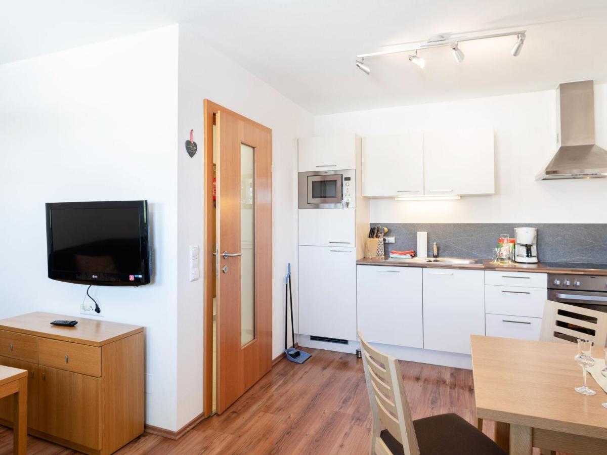 Elegant Apartment In Saalfelden With Balcony Eksteriør billede