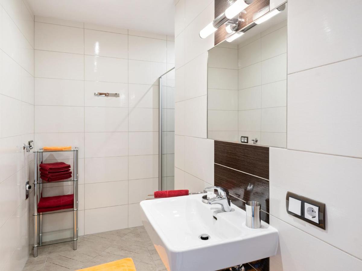 Elegant Apartment In Saalfelden With Balcony Eksteriør billede