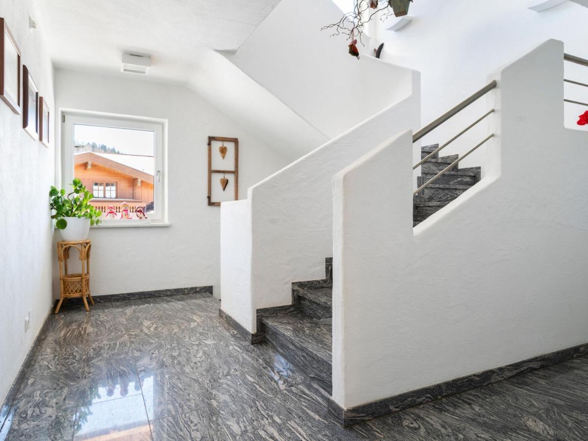 Elegant Apartment In Saalfelden With Balcony Eksteriør billede