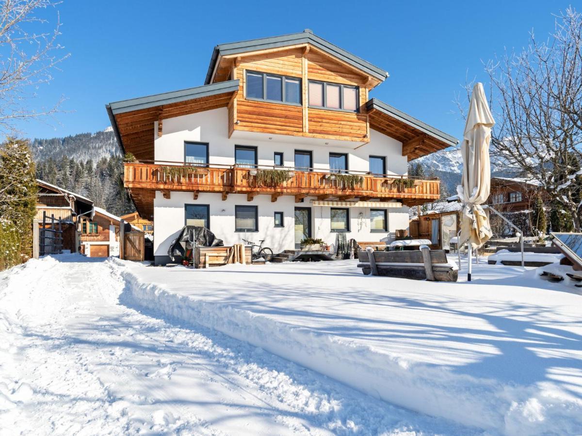 Elegant Apartment In Saalfelden With Balcony Eksteriør billede
